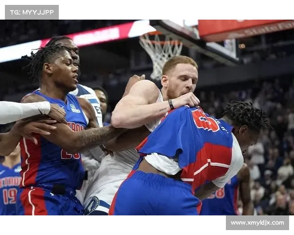 7人驱逐!NBA最火爆群殴现场视频流出 摄影师被撞飞画面引10万转发 7人驱逐!NBA最火爆群殴现场视频流出 摄影师被撞飞画面引10万转发